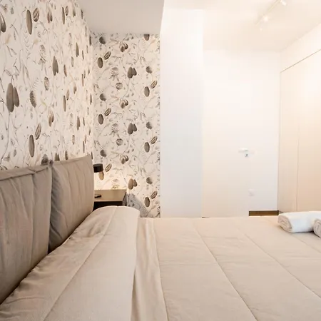 Апартаменты Frizzcafe Loft In